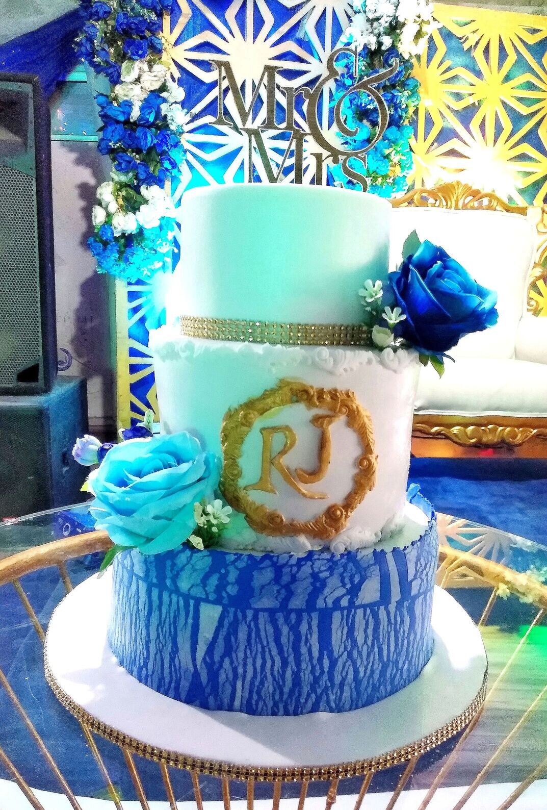 White/Blue Theme Wedding Cake
